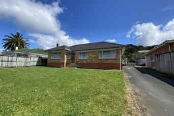 330 Western Hills Drive, Avenues