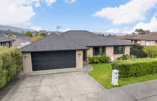 48 Sunstone Crescent, Brown Owl