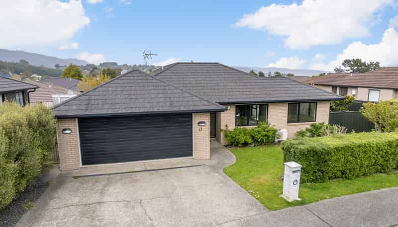 48 Sunstone Crescent, Brown Owl