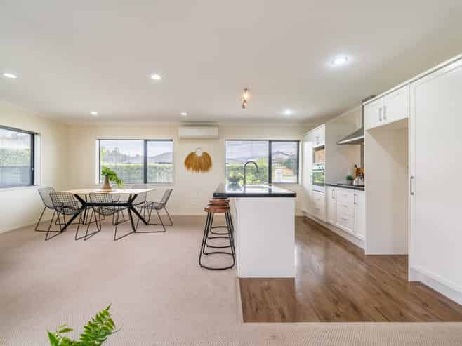 48 Sunstone Crescent, Brown Owl