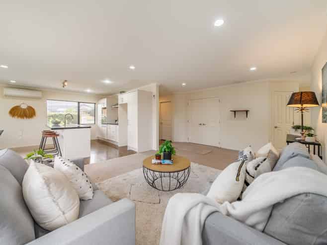 48 Sunstone Crescent, Brown Owl