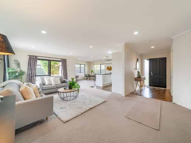 48 Sunstone Crescent, Brown Owl
