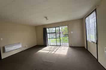 15B Barneys Farm Road, Clendon Park