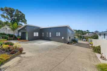 4 Red Beach Road, Red Beach