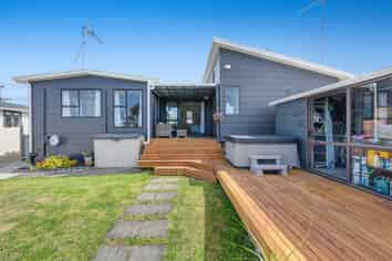 4 Red Beach Road, Red Beach