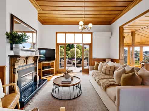 18 Sealy Road, Bluff Hill