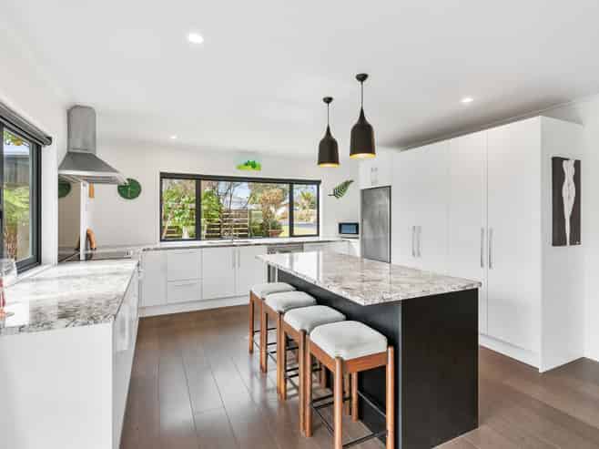 4 Poaka Place, One Tree Point