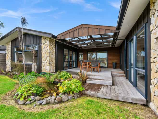 4 Poaka Place, One Tree Point