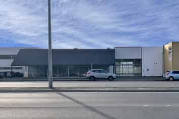 High Profile Showroom/Office Building -Brougham St