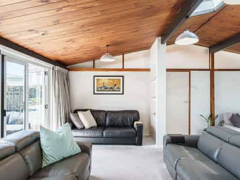 114 Norton Road, Akina