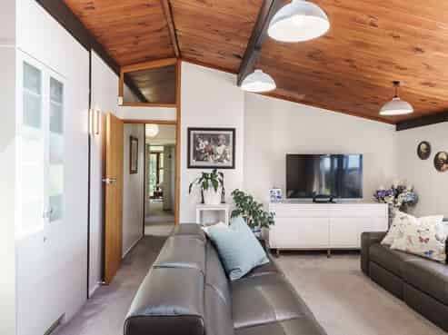 114 Norton Road, Akina