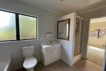 1/15 Jay Court, Botany Downs