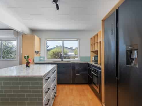 210 South Highway West, Whitianga