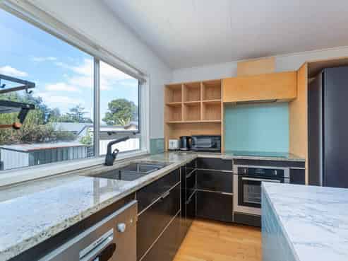 210 South Highway West, Whitianga