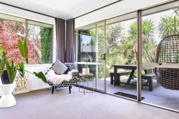 12 McLaren Place, Chedworth