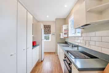 8 Bampton Street, Dallington