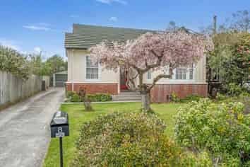 8 Bampton Street, Dallington