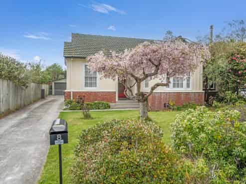 8 Bampton Street, Dallington