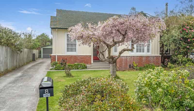 8 Bampton Street, Dallington