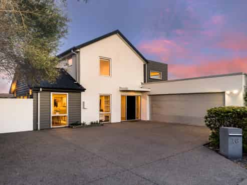 16 Riverbank Road, Northwood