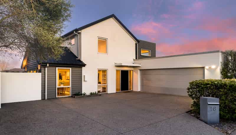 16 Riverbank Road, Northwood