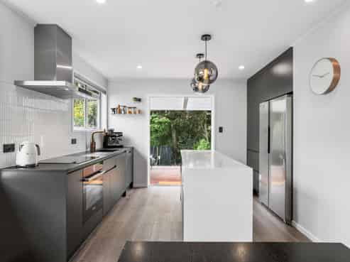 28 Castleton Street, Birkdale