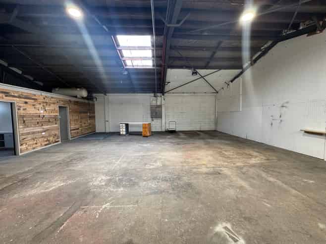 Rear Warehouse for lease