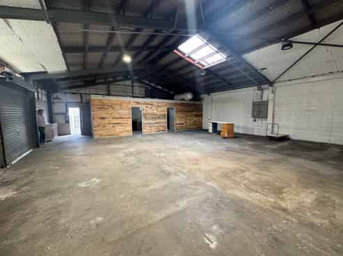 Rear Warehouse for lease