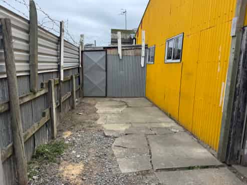 Rear Warehouse for lease