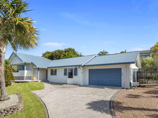 8 Jean Place, Stanmore Bay