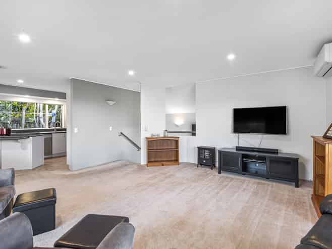 8 Jean Place, Stanmore Bay