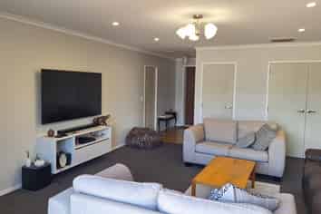 18 Poulson Grove, Trentham