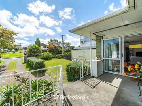 10 Gray Avenue, Paraparaumu Beach