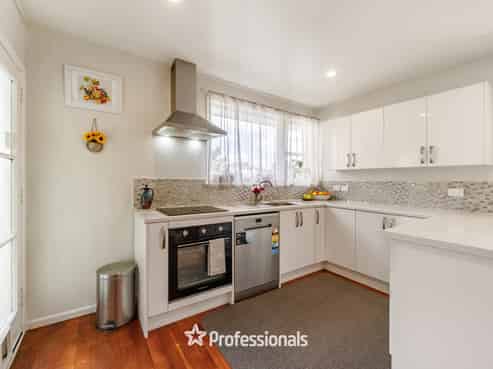 10 Gray Avenue, Paraparaumu Beach