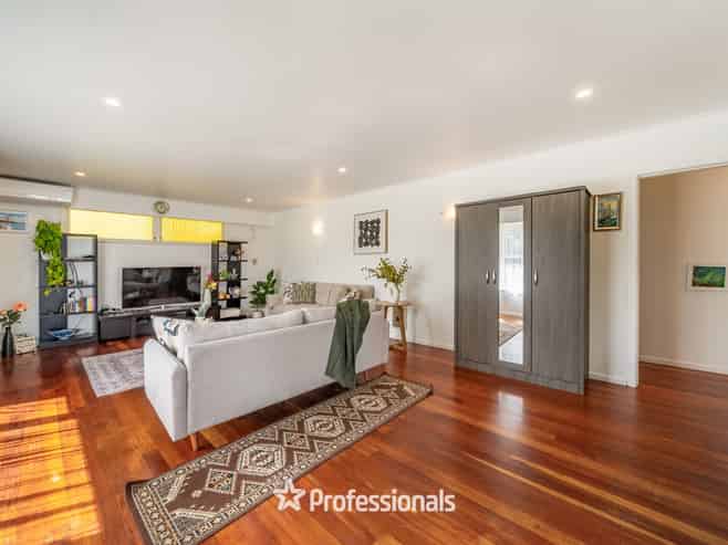 10 Gray Avenue, Paraparaumu Beach