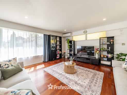 10 Gray Avenue, Paraparaumu Beach