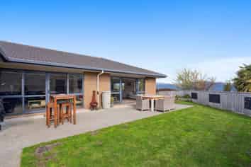 61 Percy Kinsman Crescent, Riverstone Terraces