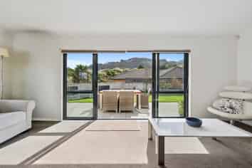 61 Percy Kinsman Crescent, Riverstone Terraces