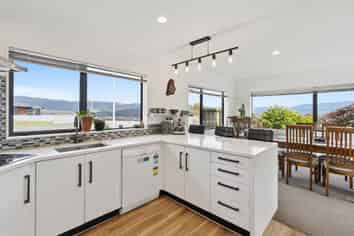 61 Percy Kinsman Crescent, Riverstone Terraces
