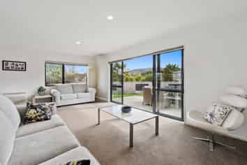 61 Percy Kinsman Crescent, Riverstone Terraces