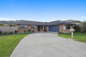 61 Percy Kinsman Crescent, Riverstone Terraces