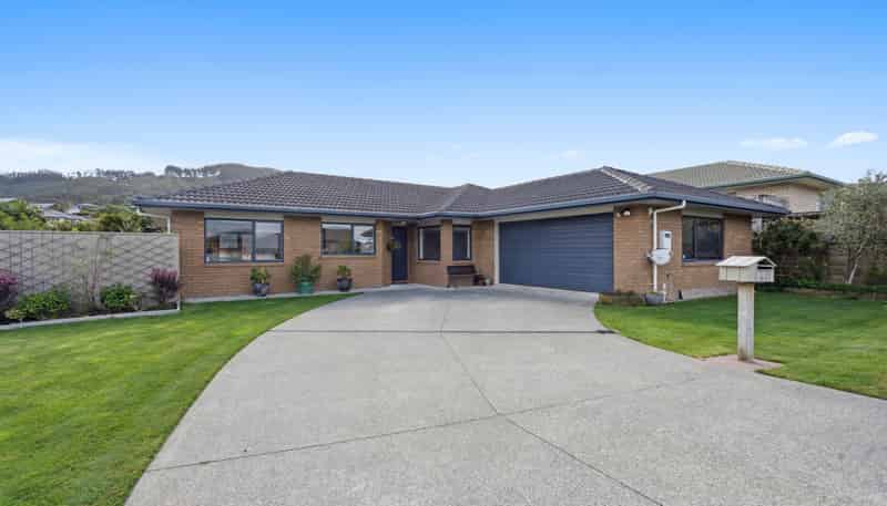 61 Percy Kinsman Crescent, Riverstone Terraces