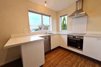 2/672 Ferry Road, Woolston