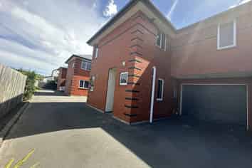 2/672 Ferry Road, Woolston