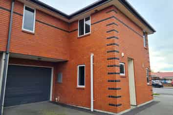 2/672 Ferry Road, Woolston