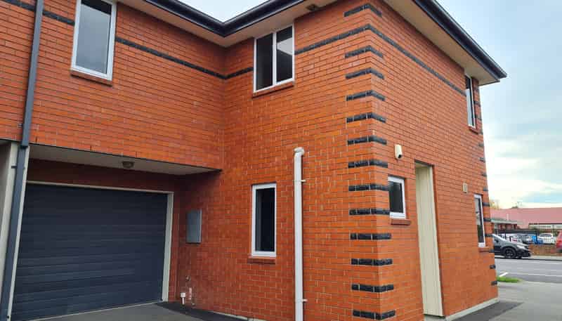 2/672 Ferry Road, Woolston
