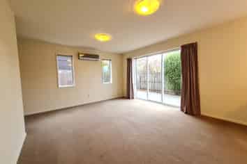 2/672 Ferry Road, Woolston