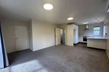 2/672 Ferry Road, Woolston