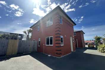 2/672 Ferry Road, Woolston