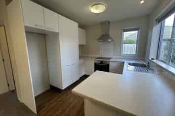 2/672 Ferry Road, Woolston